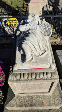 Zebrano prawie 13 tysięcy na odnowę cmentarza