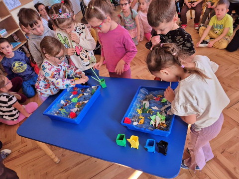 Przedszkolak mały i duży przyrodzie służy