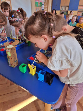 Przedszkolak mały i duży przyrodzie służy