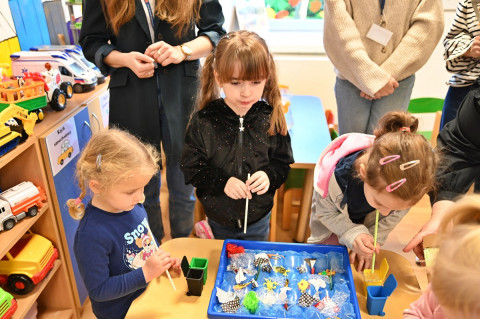 Przedszkolak mały i duży przyrodzie służy