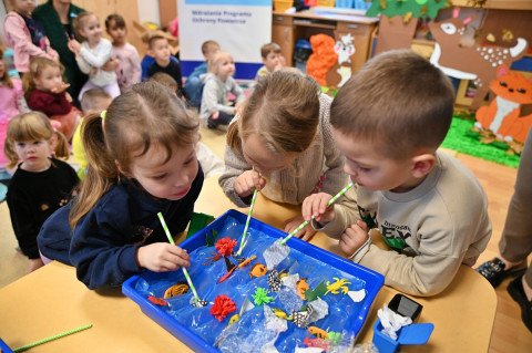 Przedszkolak mały i duży przyrodzie służy