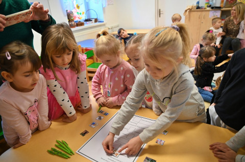 Przedszkolak mały i duży przyrodzie służy