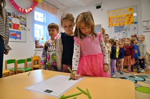 Przedszkolak mały i duży przyrodzie służy