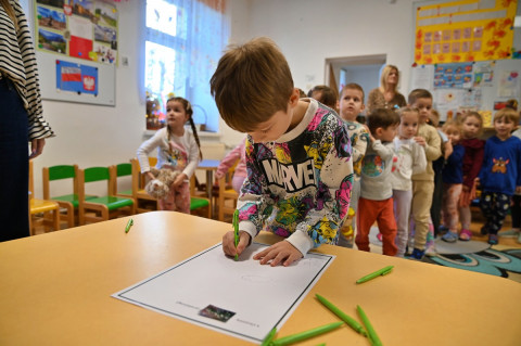 Przedszkolak mały i duży przyrodzie służy