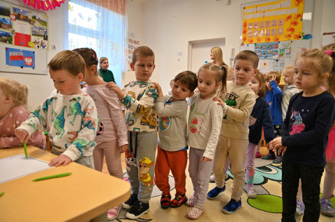 Przedszkolak mały i duży przyrodzie służy