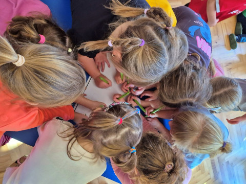 Przedszkolak mały i duży przyrodzie służy