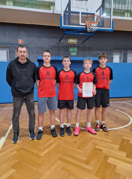 Sukces koszykarzy z "Dwójki"