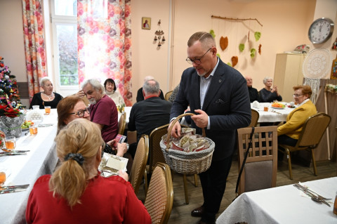 Przedświąteczne spotkanie w Domu Seniora