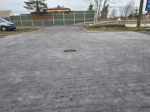 Nowa nawierzchnia przed remizą