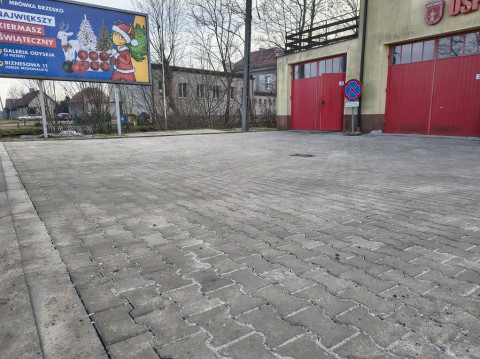 Nowa nawierzchnia przed remizą