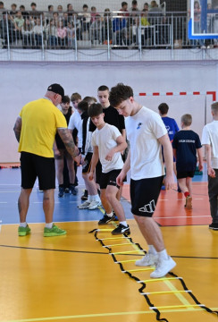 Futbolowa lekcja w Mokrzyskach