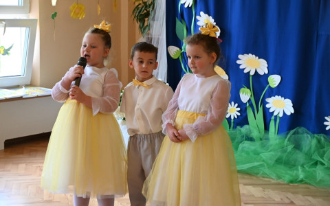Wierszem i piosenką o papieżu