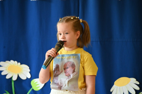 Wierszem i piosenką o papieżu