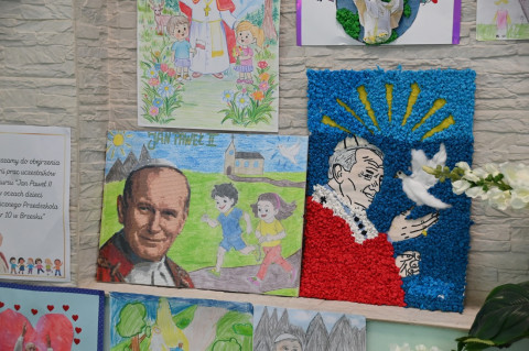 Wierszem i piosenką o papieżu