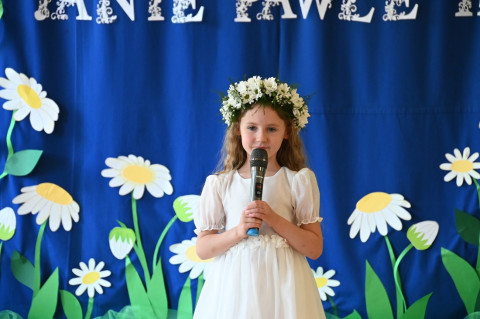Wierszem i piosenką o papieżu
