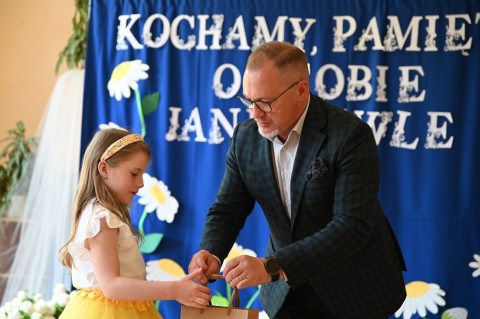 Wierszem i piosenką o papieżu