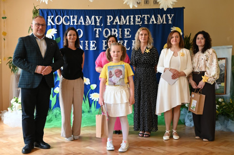 Wierszem i piosenką o papieżu