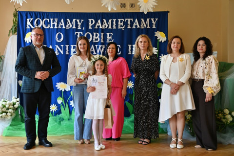 Wierszem i piosenką o papieżu