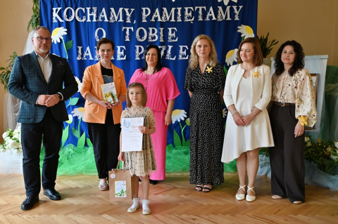 Wierszem i piosenką o papieżu