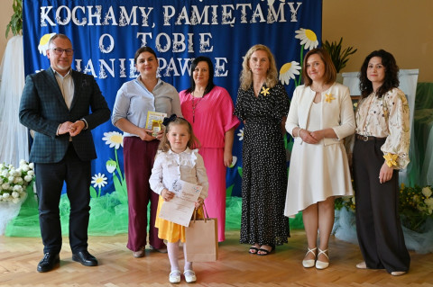 Wierszem i piosenką o papieżu