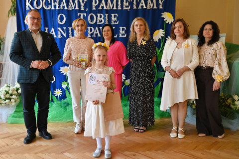 Wierszem i piosenką o papieżu