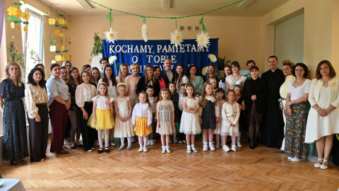 Wierszem i piosenką o papieżu