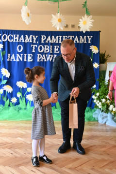 Wierszem i piosenką o papieżu