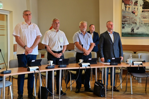 Jednogłośne absolutorium