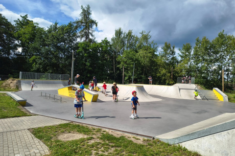 Wakacyjne warsztaty na skateparku