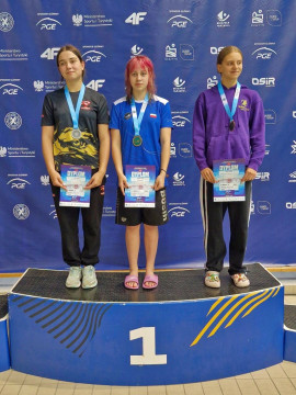 Medalowy triumf pływaczek BOSiR-u