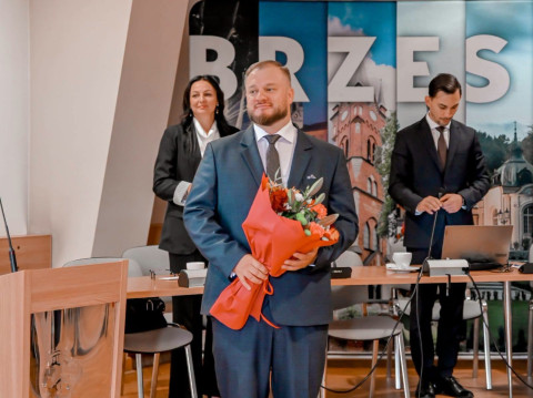 Nowy radny złożył ślubowanie podczas sesji Rady Miejskiej w Brzesku