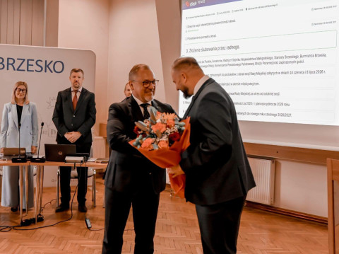 Nowy radny złożył ślubowanie podczas sesji Rady Miejskiej w Brzesku