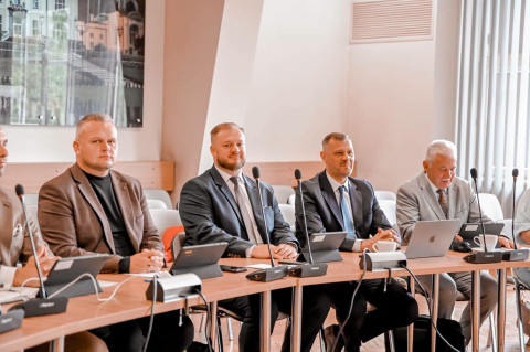 Nowy radny złożył ślubowanie podczas sesji Rady Miejskiej w Brzesku