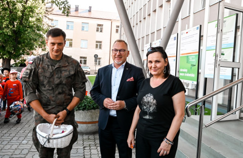 Bajkowy korowód na jubileusz biblioteki