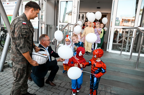 Bajkowy korowód na jubileusz biblioteki