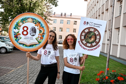 Bajkowy korowód na jubileusz biblioteki