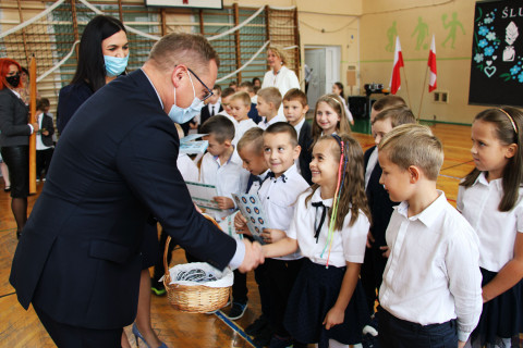 Ślubowanie pierwszoklasistów w ZS-P Brzesko