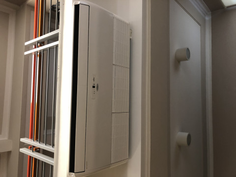 Klimatyzacja na sali Domu Ludowego w Jadownikach