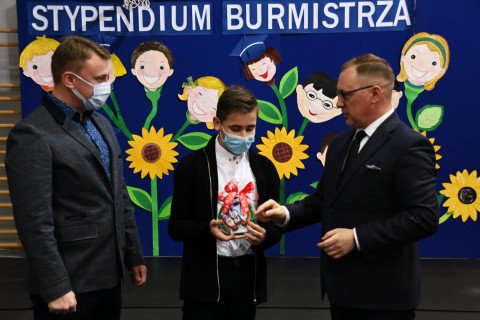 Wręczenie stypendiów w SP 3 Brzesko