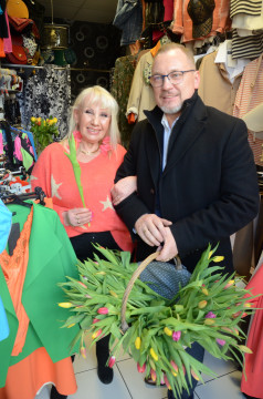 Kwiaty od burmistrza dla pań