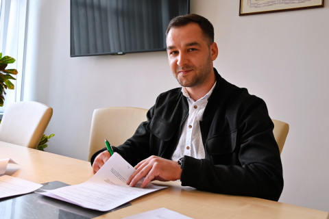 Umowa w sprawie chodnika przy Piastowskiej