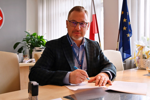 Umowa w sprawie chodnika przy Piastowskiej