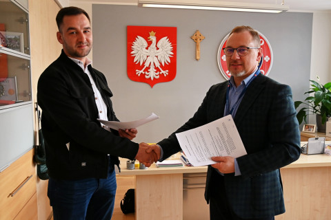 Umowa w sprawie chodnika przy Piastowskiej