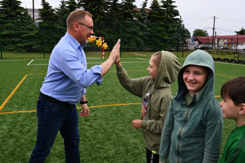 Uroczyste otwarcie boiska przy PSP 1 Brzesko
