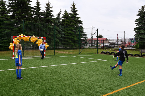 Uroczyste otwarcie boiska przy PSP 1 Brzesko