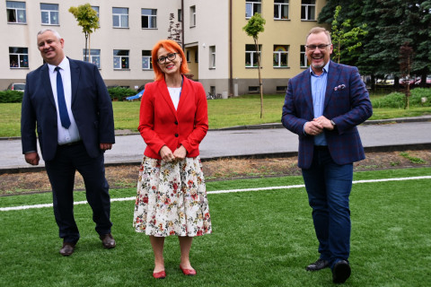 Uroczyste otwarcie boiska przy PSP 1 Brzesko