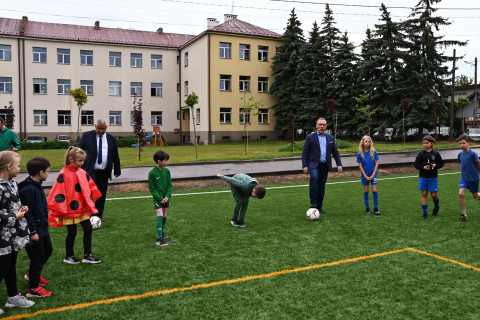 Uroczyste otwarcie boiska przy PSP 1 Brzesko