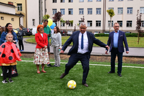 Uroczyste otwarcie boiska przy PSP 1 Brzesko