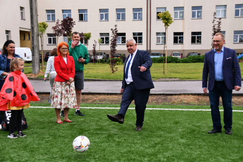 Uroczyste otwarcie boiska przy PSP 1 Brzesko