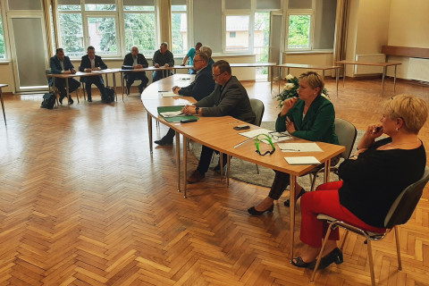 Debata w sprawie dzików